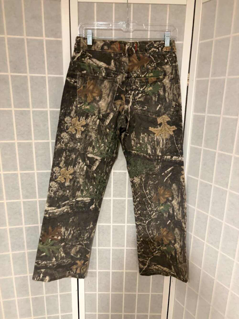 Disclosure Realtree Camo Straight Leg Jeans Size 1/25 - Picture 3 of 4